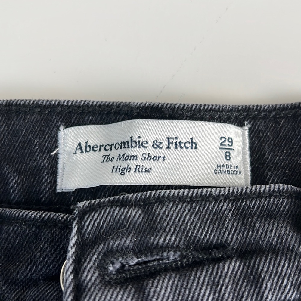 Abercrombie & fitch. The mom short high rise. Size 29/8-fits like a 6. Black